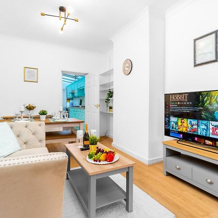 Luxury 3 Bedroom House - Harborne - Parking - Garden - Wifi & Netflix 122G Birmingham Luaran gambar