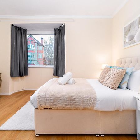 Luxury 3 Bedroom House - Harborne - Parking - Garden - Wifi & Netflix 122G Birmingham Luaran gambar