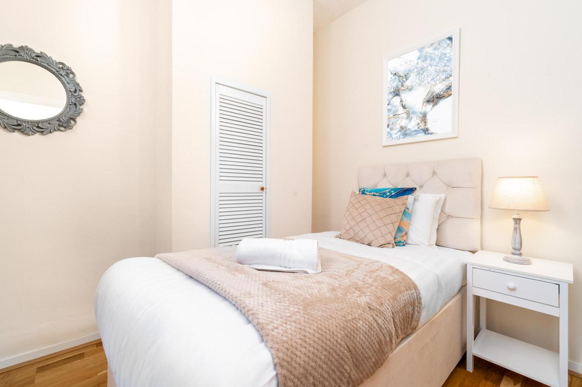 Luxury 3 Bedroom House - Harborne - Parking - Garden - Wifi & Netflix 122G Birmingham Luaran gambar