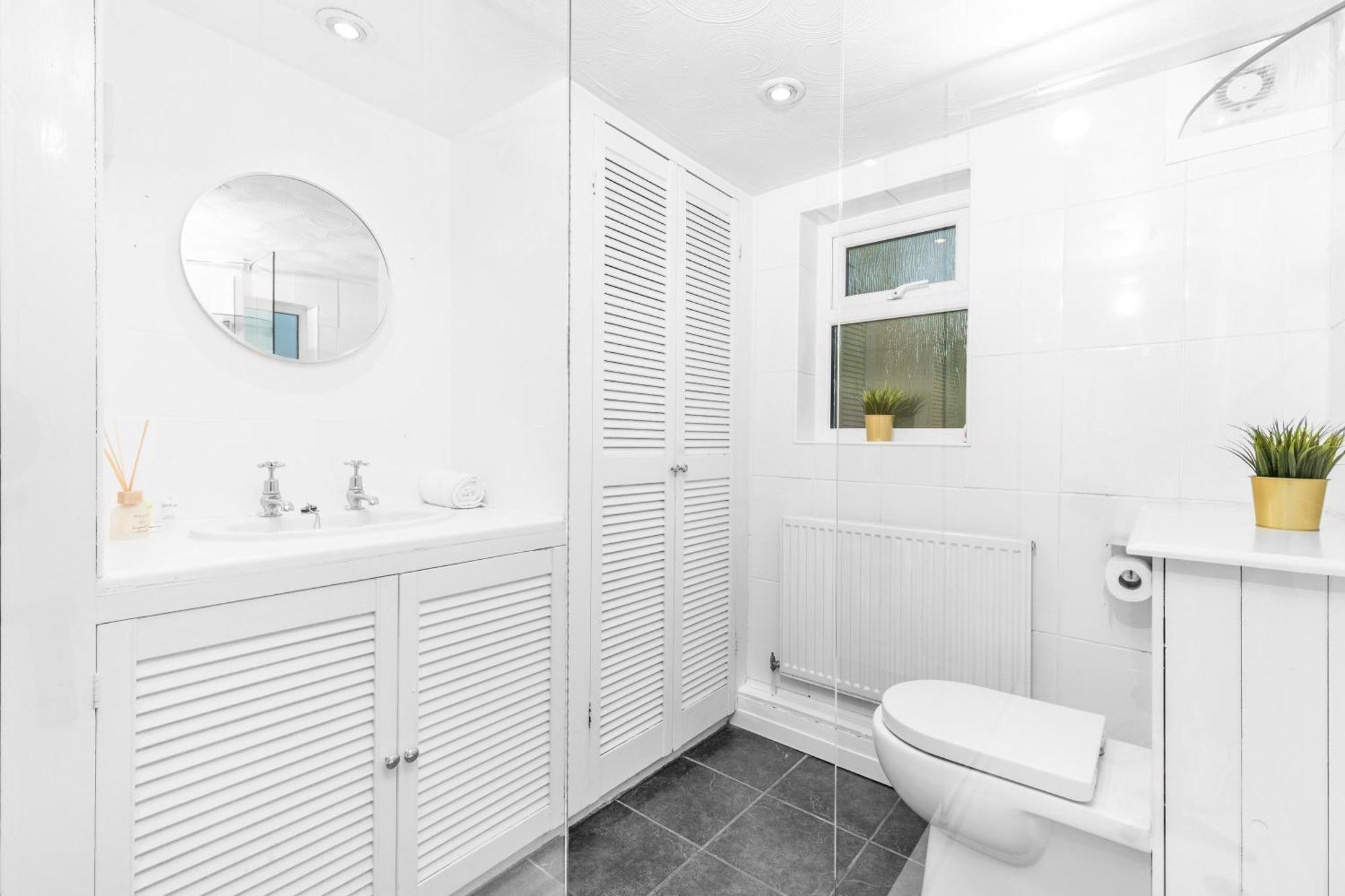 Luxury 3 Bedroom House - Harborne - Parking - Garden - Wifi & Netflix 122G Birmingham Luaran gambar