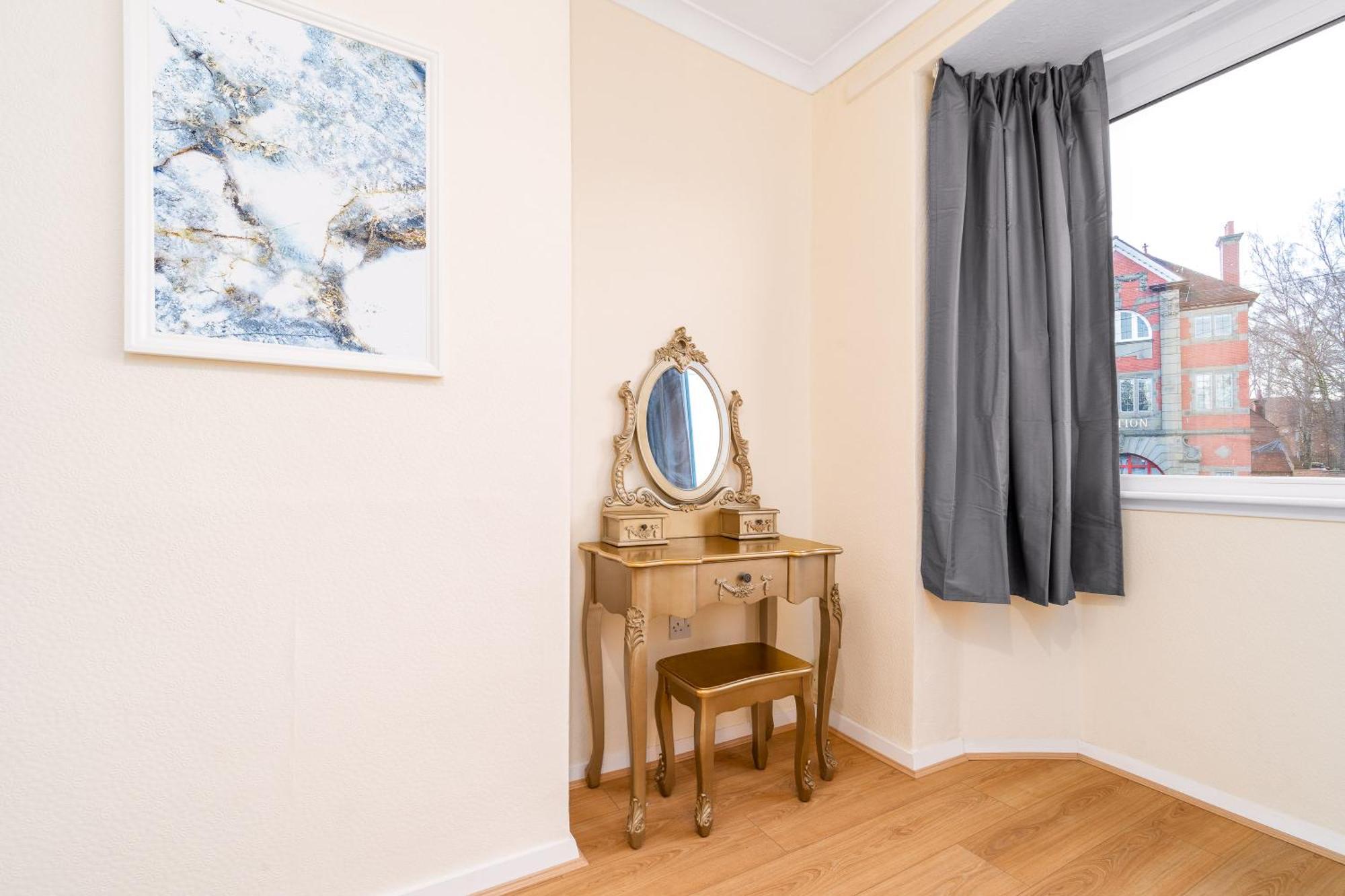 Luxury 3 Bedroom House - Harborne - Parking - Garden - Wifi & Netflix 122G Birmingham Luaran gambar