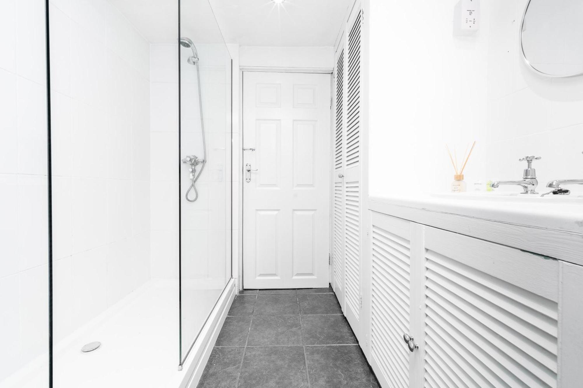 Luxury 3 Bedroom House - Harborne - Parking - Garden - Wifi & Netflix 122G Birmingham Luaran gambar