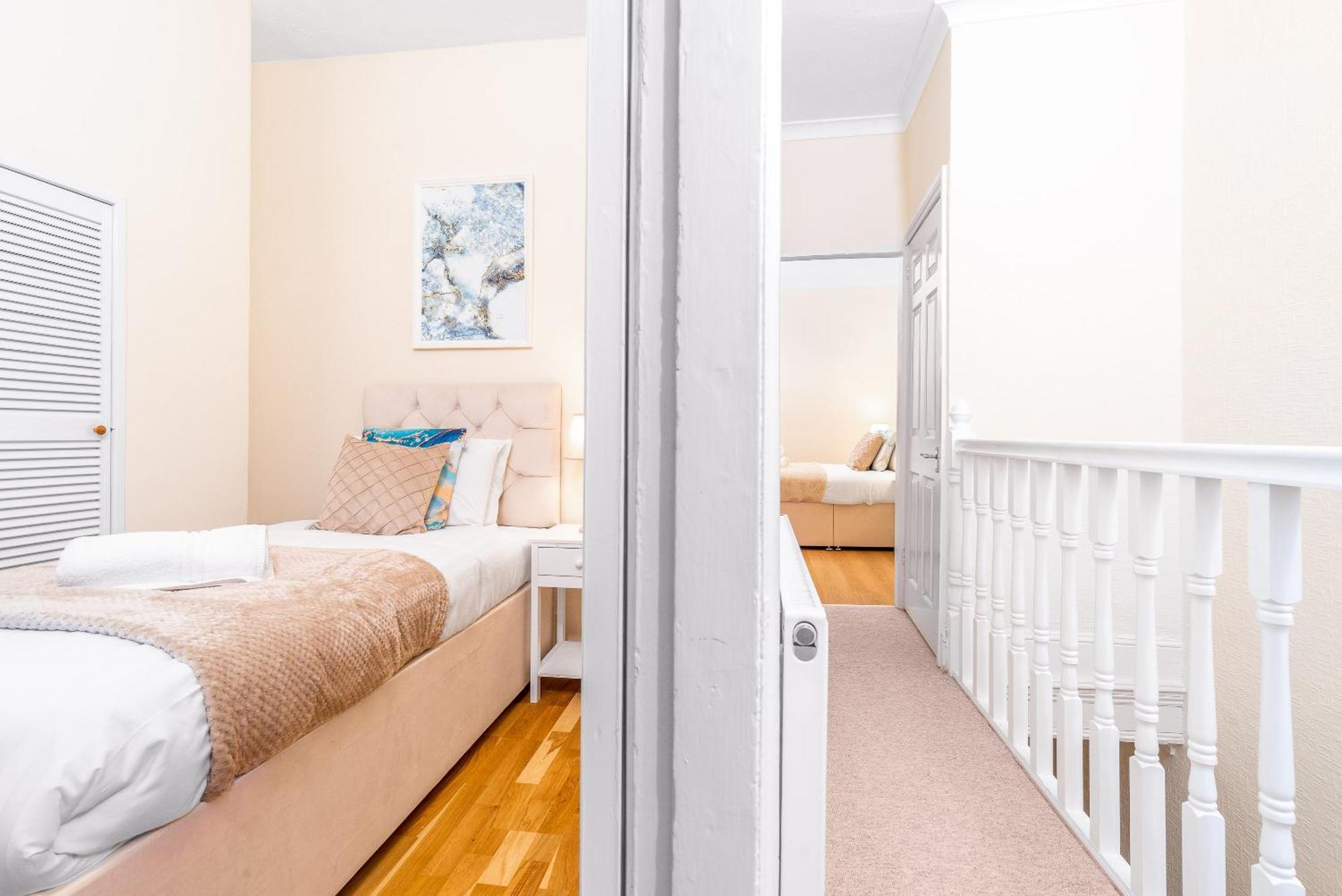 Luxury 3 Bedroom House - Harborne - Parking - Garden - Wifi & Netflix 122G Birmingham Luaran gambar