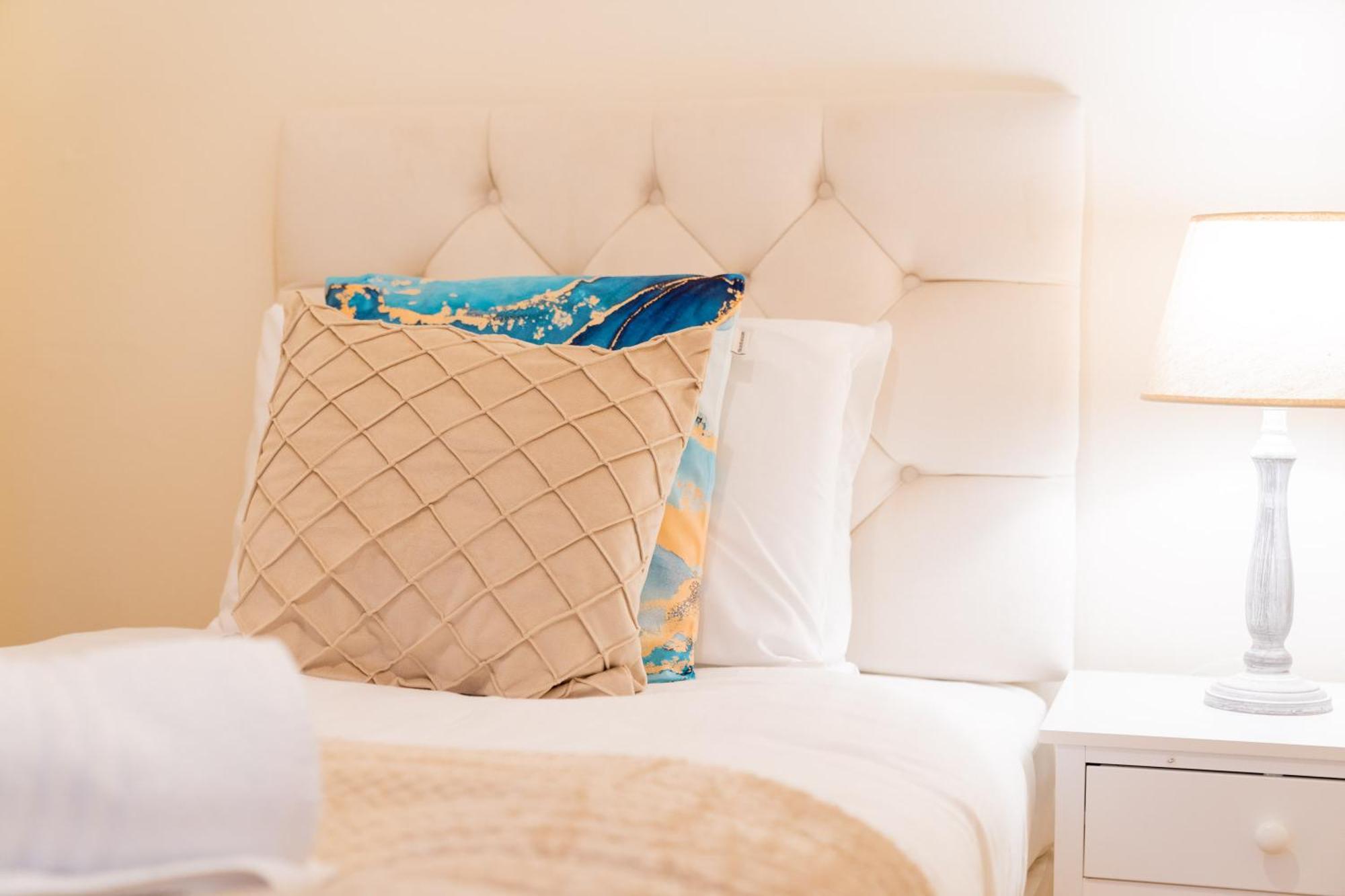 Luxury 3 Bedroom House - Harborne - Parking - Garden - Wifi & Netflix 122G Birmingham Luaran gambar